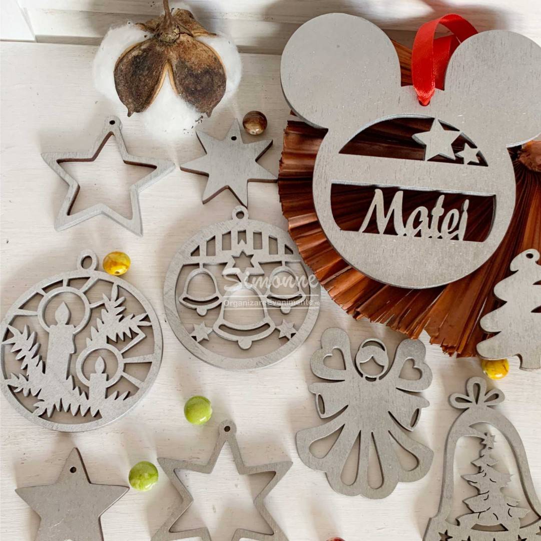Set 9 ornamente craciun si glob Mickey Mouse personalizat